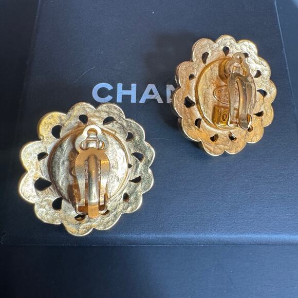 Chanel Vintage Green Gripoix Camellia Flower Clip On Earrings 97P Gold Plated - Picture 4 of 6
